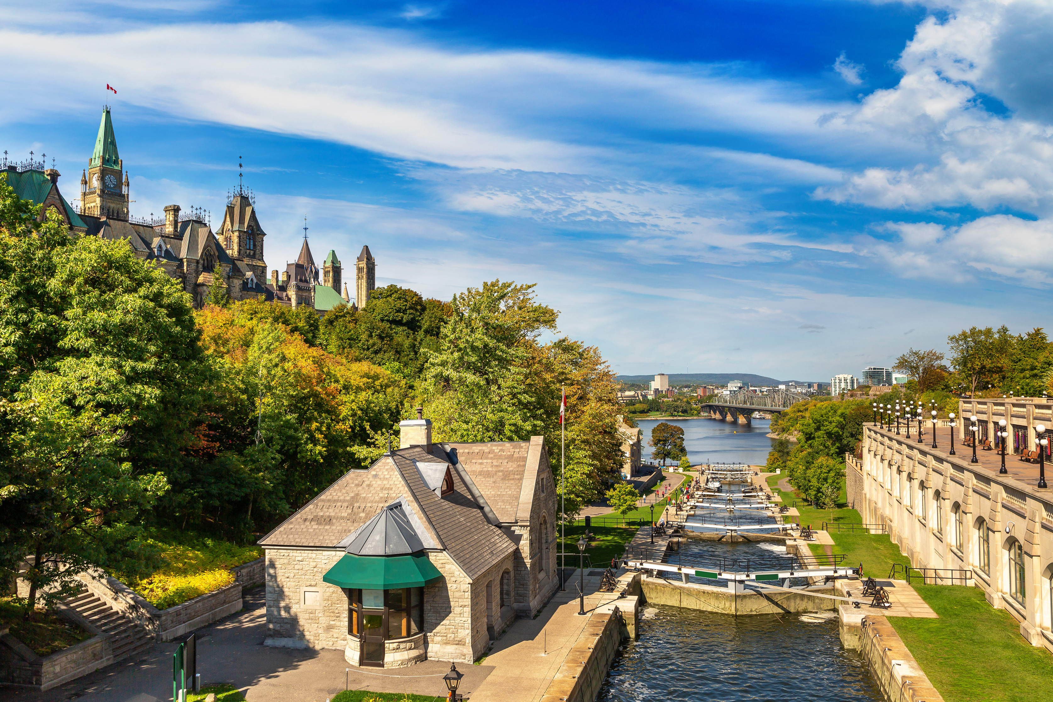 Bytown Museum next to the locks with a view of Parliament