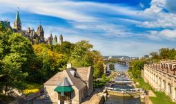 Bytown Museum next to the locks with a view of Parliament